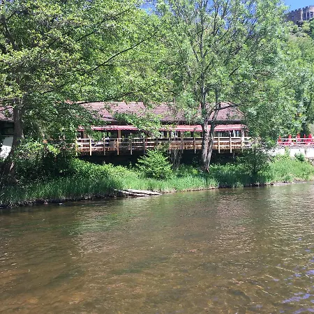 Hotel Restaurant Les Gorges De 2*